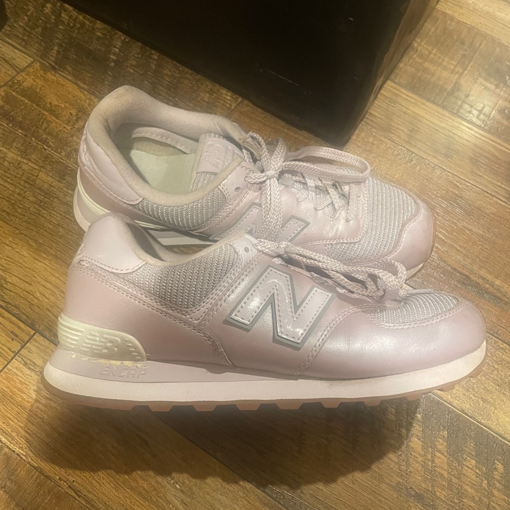 Women’s new balance sneakers!